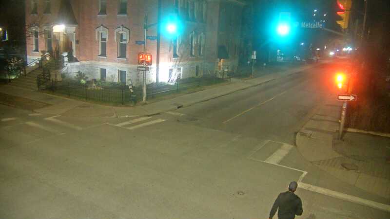 Traffic camera image at 2025-04-25 08:20:45