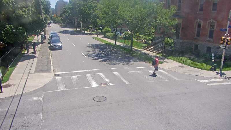 Traffic camera image at 2025-06-30 17:37:42