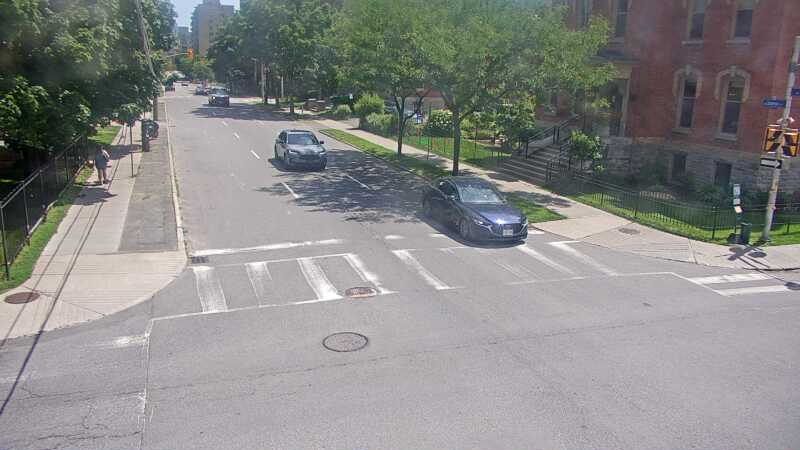 Traffic camera image at 2025-06-30 18:11:05