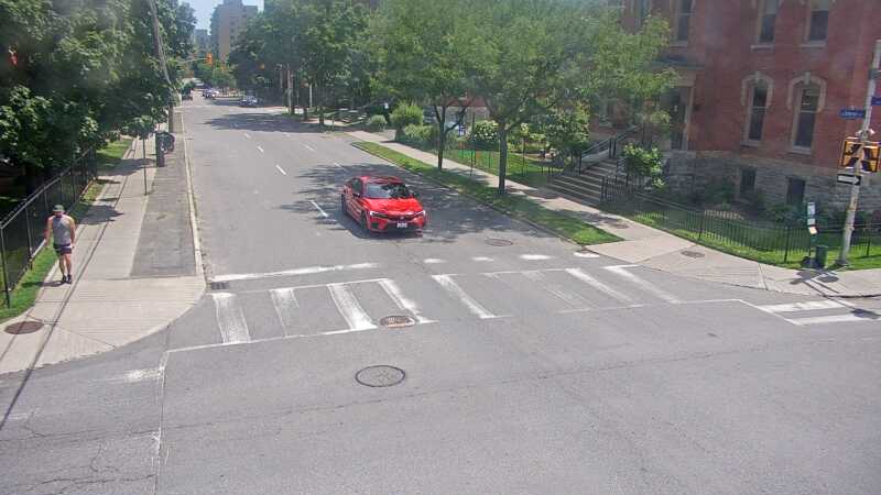 Traffic camera image at 2025-06-30 18:21:07