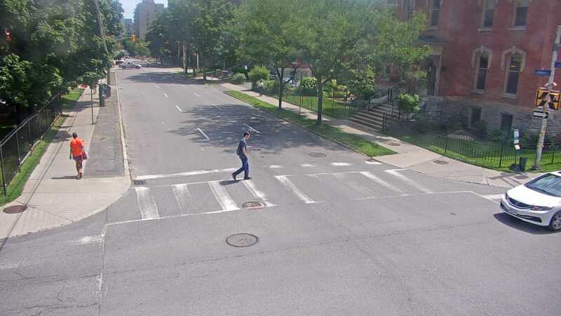 Traffic camera image at 2025-06-30 18:37:42