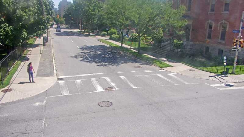 Traffic camera image at 2025-06-30 18:51:11