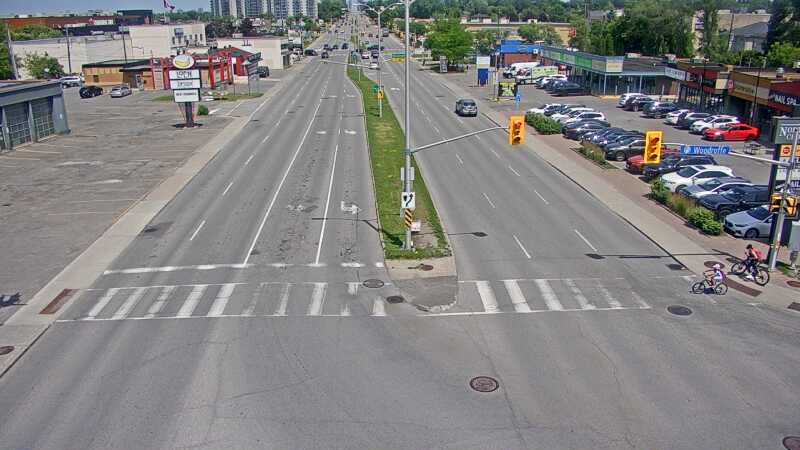 Traffic camera image at 2025-06-30 18:15:10