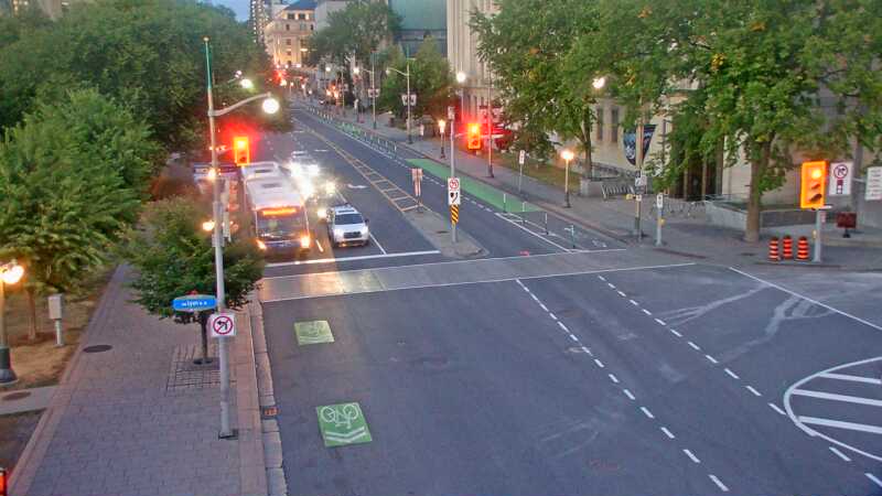 Traffic camera image at 2025-08-25 00:06:06