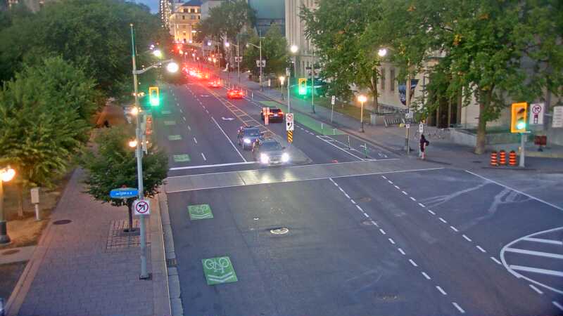 Traffic camera image at 2025-08-25 00:11:02