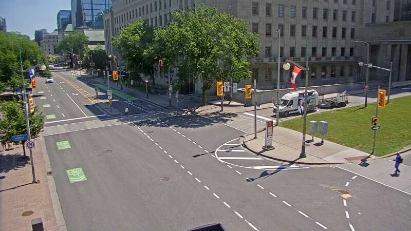 Traffic camera image at 2025-06-30 15:37:44