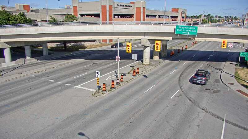 Traffic camera image at 2025-08-24 14:21:05