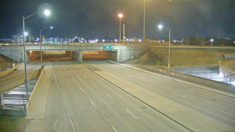 Traffic camera image at 2025-04-25 08:30:56
