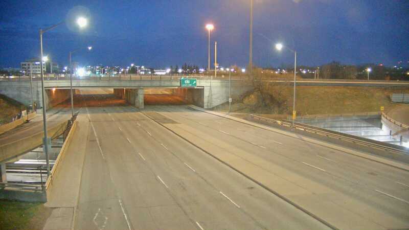 Traffic camera image at 2025-04-25 09:20:47