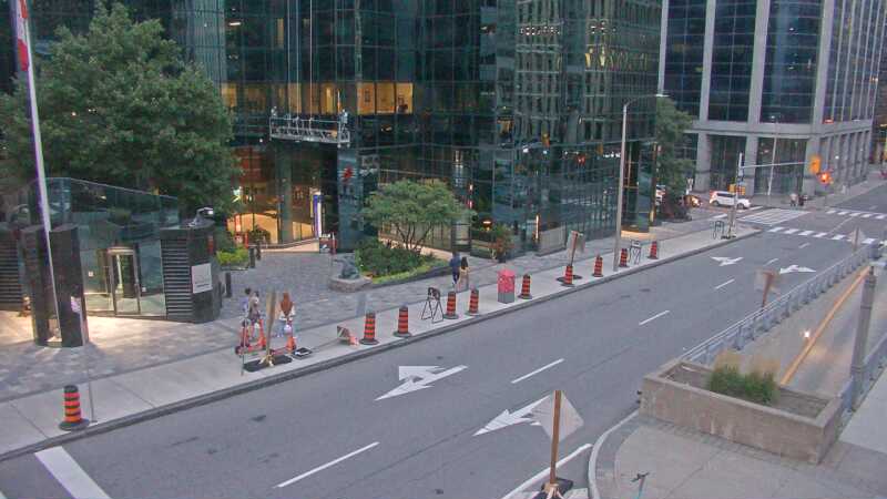 Traffic camera image at 2025-08-25 00:01:02