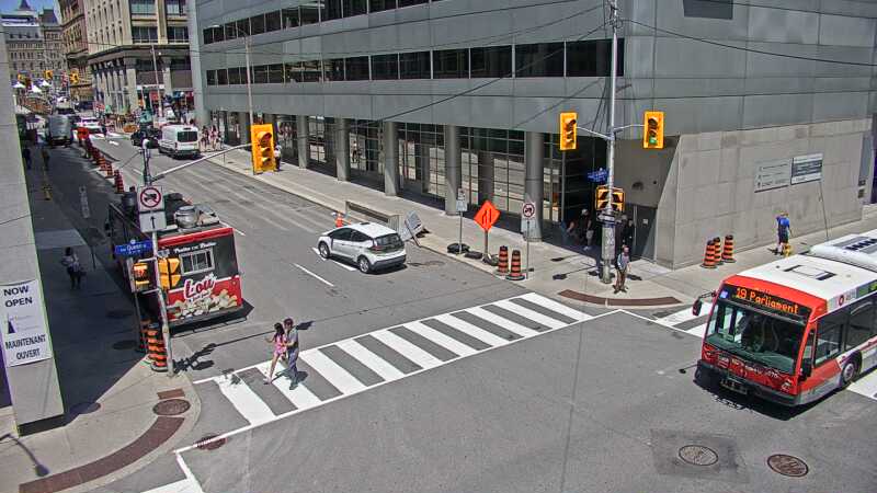 Traffic camera image at 2025-06-30 17:21:15