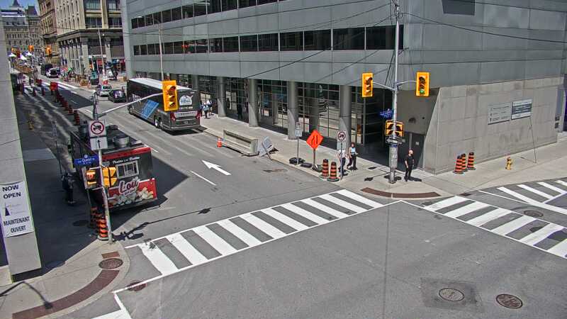 Traffic camera image at 2025-06-30 17:37:44