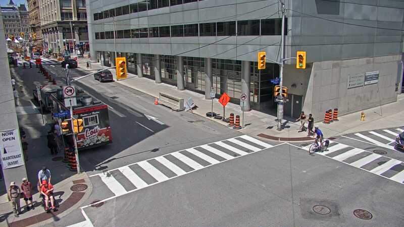 Traffic camera image at 2025-06-30 18:01:07
