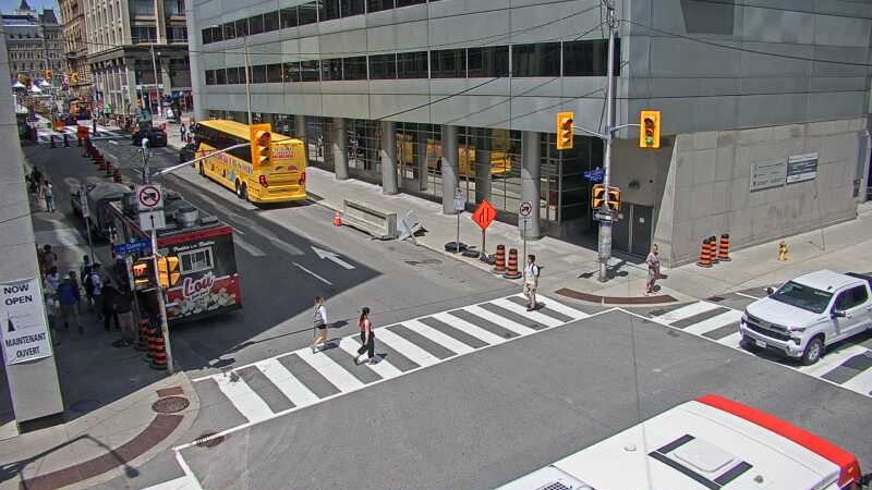 Traffic camera image at 2025-06-30 18:06:08