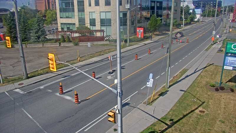 Traffic camera image at 2025-08-24 14:21:07