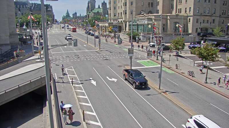 Traffic camera image at 2025-06-30 17:00:15