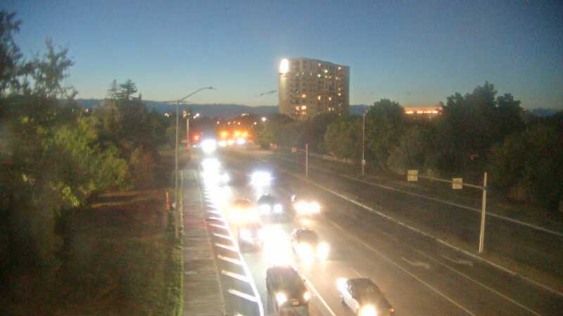 Traffic camera image at 2025-08-25 00:41:06