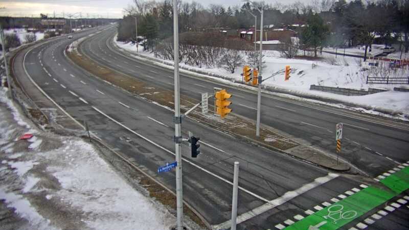 Traffic camera image at 2025-03-09 13:10:51