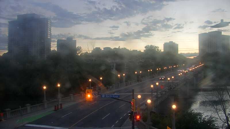 Traffic camera image at 2025-08-25 00:01:04