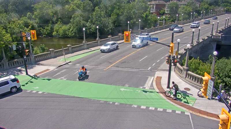 Traffic camera image at 2025-06-30 17:37:46