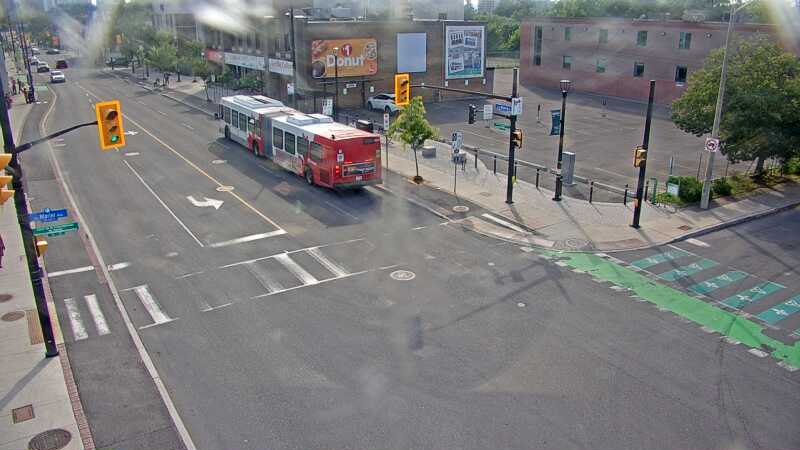 Traffic camera image at 2025-06-30 21:37:36
