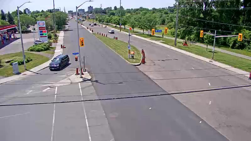 Traffic camera image at 2025-06-30 17:40:11