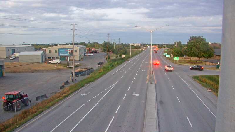 Traffic camera image at 2025-08-25 00:06:09