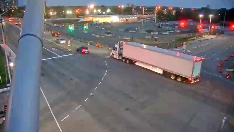 Traffic camera image at 2025-07-06 01:16:07
