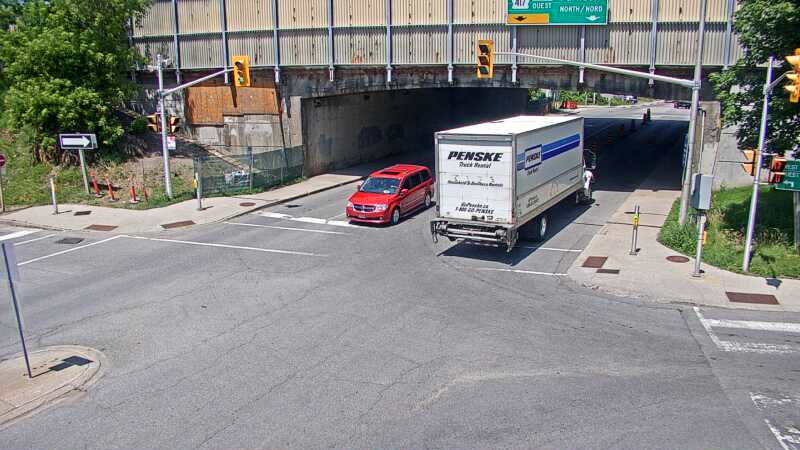 Traffic camera image at 2025-06-30 16:41:08