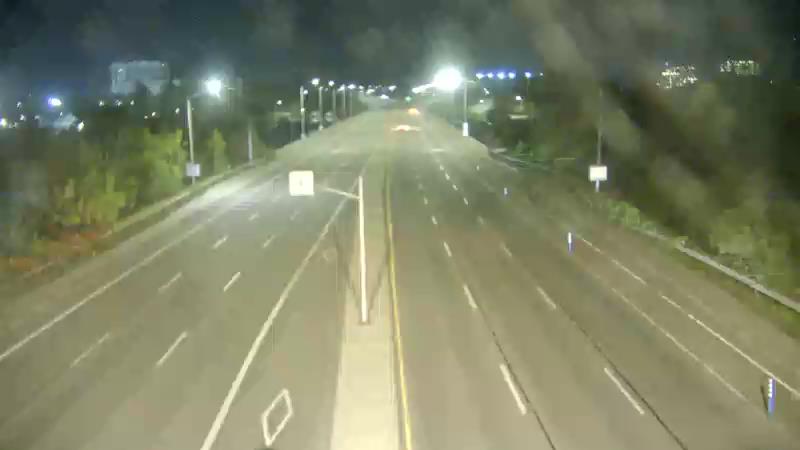Traffic camera image at 2025-09-18 04:01:13