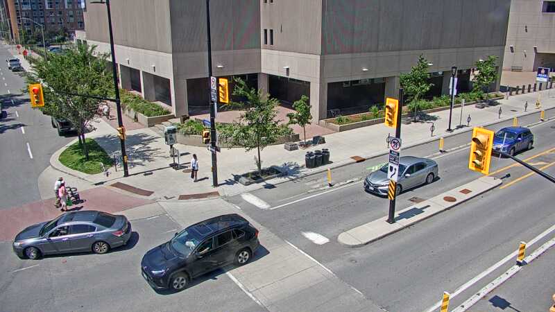Traffic camera image at 2025-06-30 16:11:17