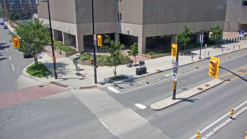 Traffic camera image at 2025-06-30 17:11:22