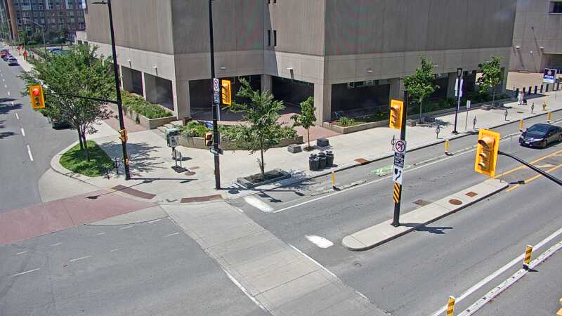 Traffic camera image at 2025-06-30 17:16:25