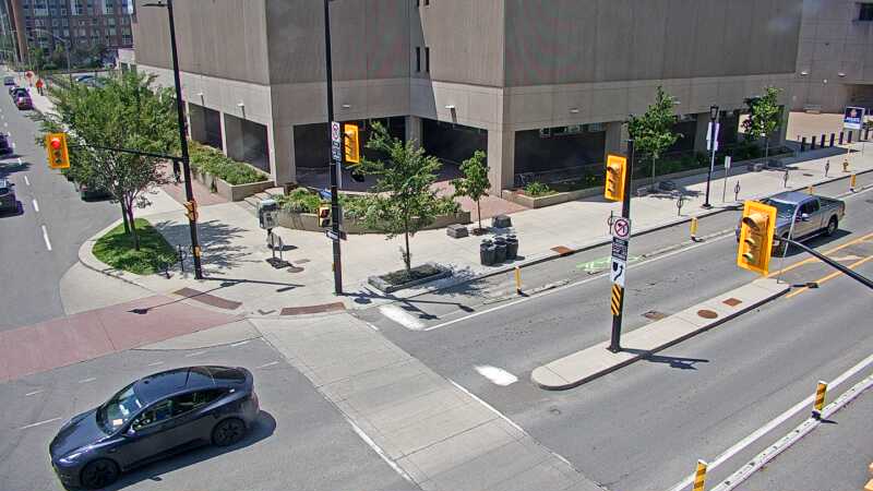Traffic camera image at 2025-06-30 17:31:24