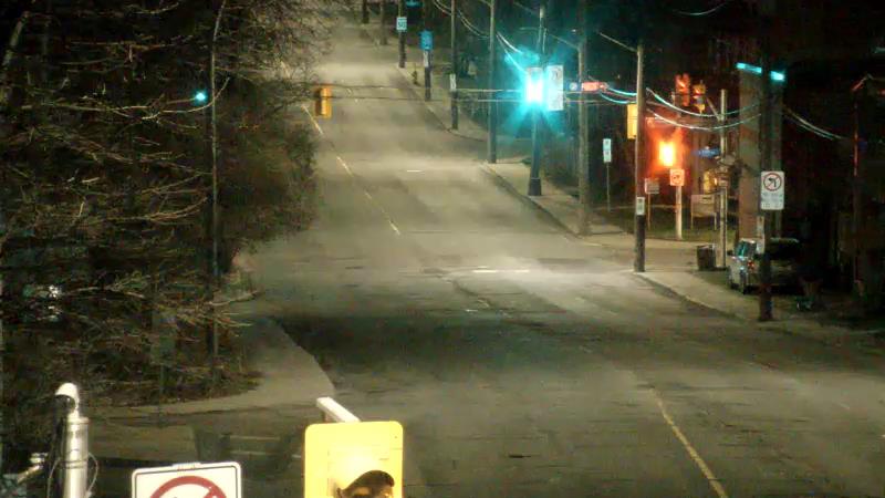 Traffic camera image at 2025-04-25 08:40:54