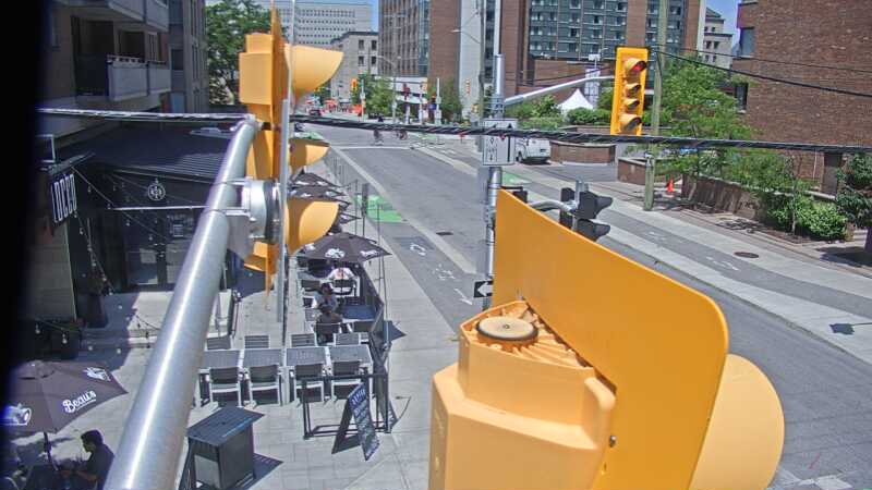 Traffic camera image at 2025-06-30 17:11:23