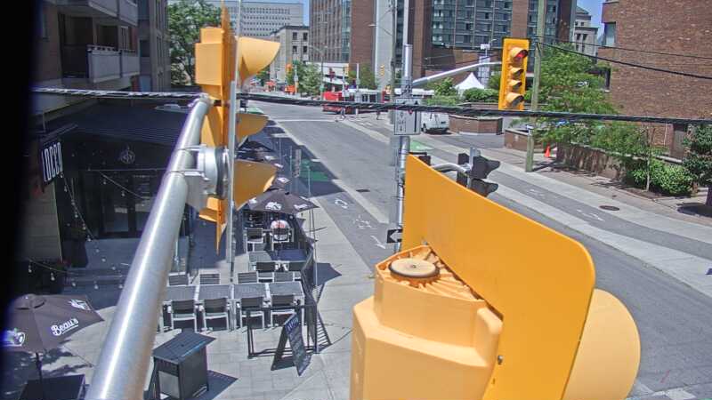 Traffic camera image at 2025-06-30 17:46:14