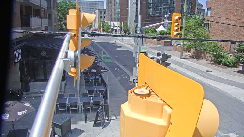 Traffic camera image at 2025-06-30 18:37:50