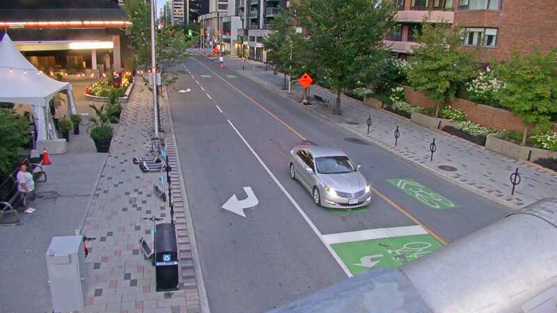 Traffic camera image at 2025-08-25 00:01:09