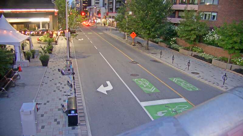 Traffic camera image at 2025-08-25 00:11:09