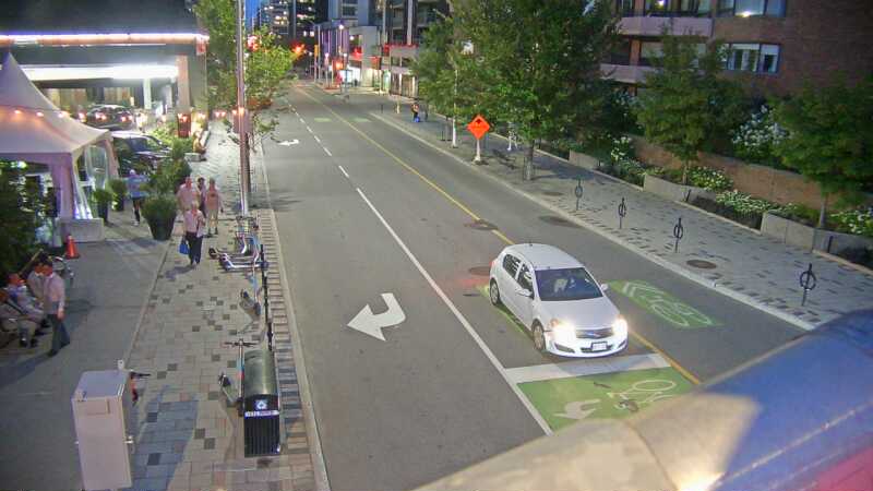 Traffic camera image at 2025-08-25 00:21:01