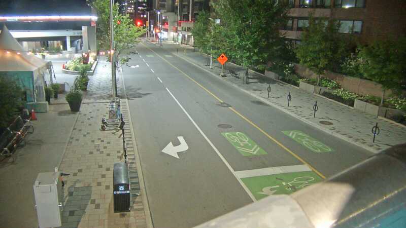Traffic camera image at 2025-08-25 04:01:10