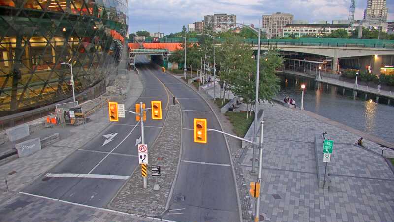 Traffic camera image at 2025-08-25 00:01:09