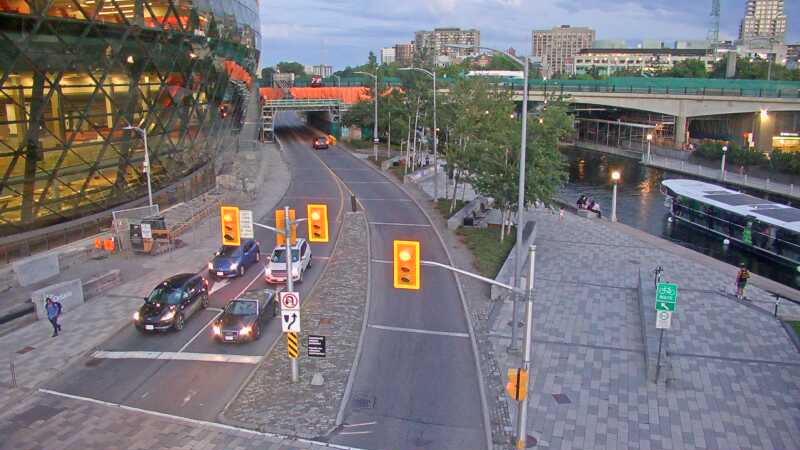 Traffic camera image at 2025-08-25 00:06:11