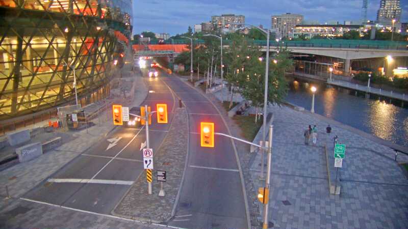 Traffic camera image at 2025-08-25 00:16:12