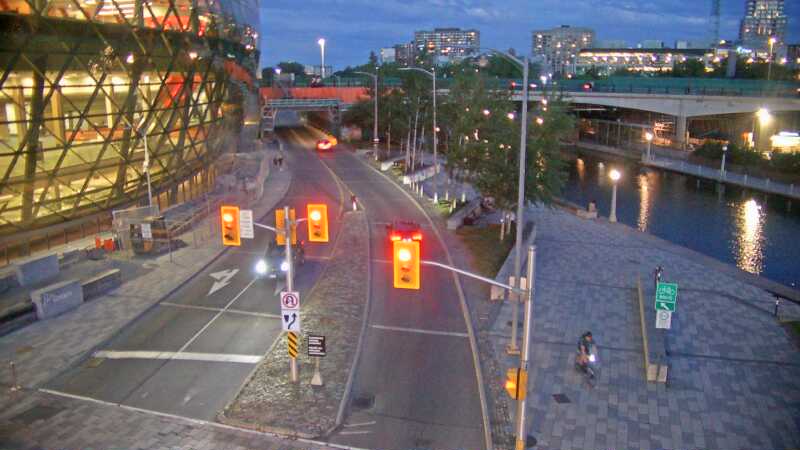 Traffic camera image at 2025-08-25 00:21:01