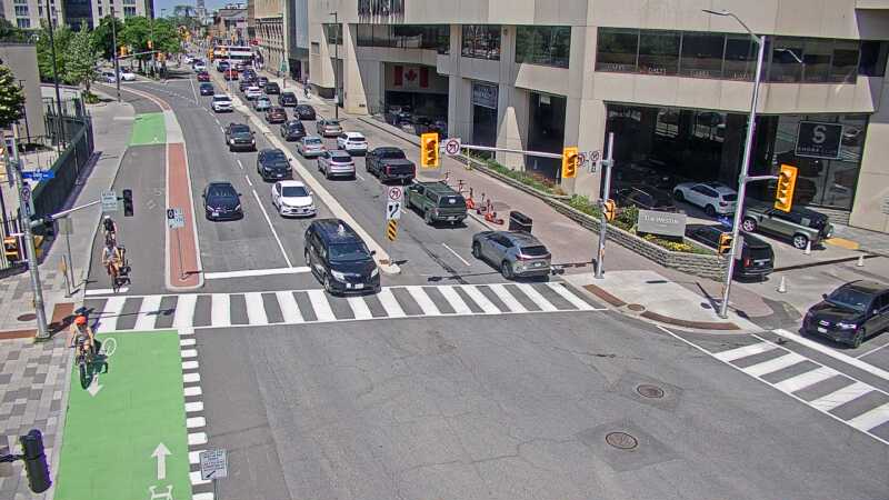 Traffic camera image at 2025-06-30 17:01:23