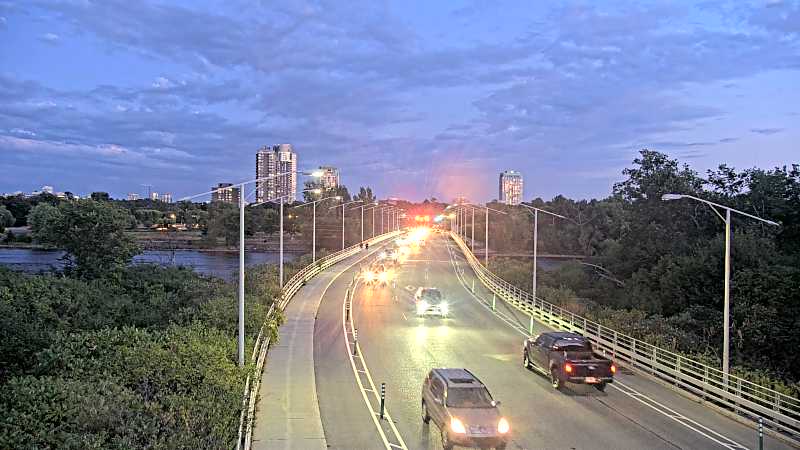 Traffic camera image at 2025-08-25 00:21:04