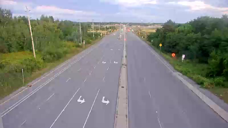 Traffic camera image at 2025-08-25 00:01:12