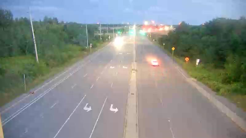 Traffic camera image at 2025-08-25 00:21:05